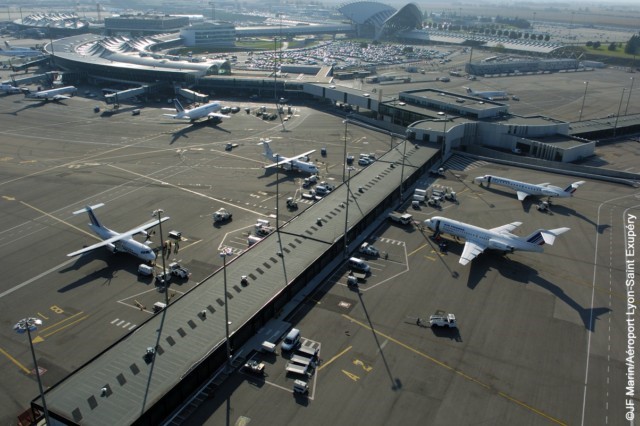 Le Sénat autorise la privatisation des aéroports de Nice et Lyon