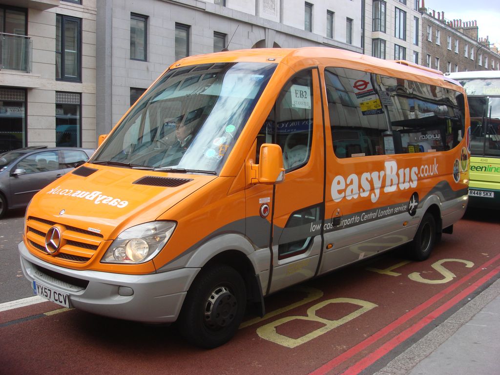 EasyBus s'installe à Heathrow