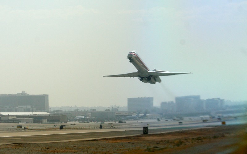 L'accès à l'aéroport de Los Angeles perturbé par des travaux