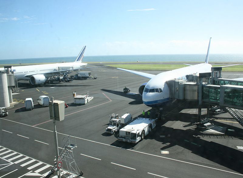 Un pilote d'Air France signale un objet flottant au large de la Réunion