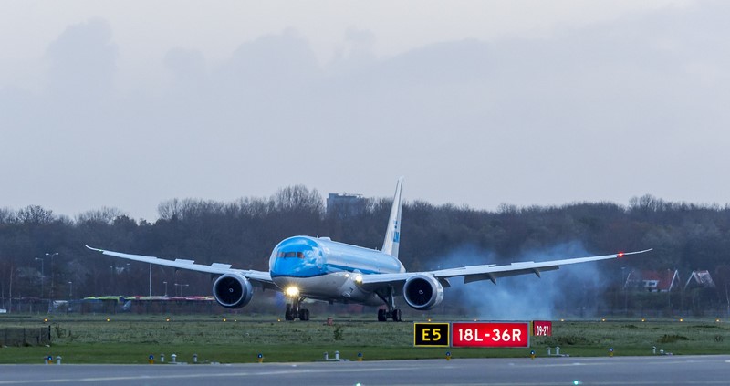 Le 1er Dreamliner de KLM s'est posé à Amsterdam Schiphol