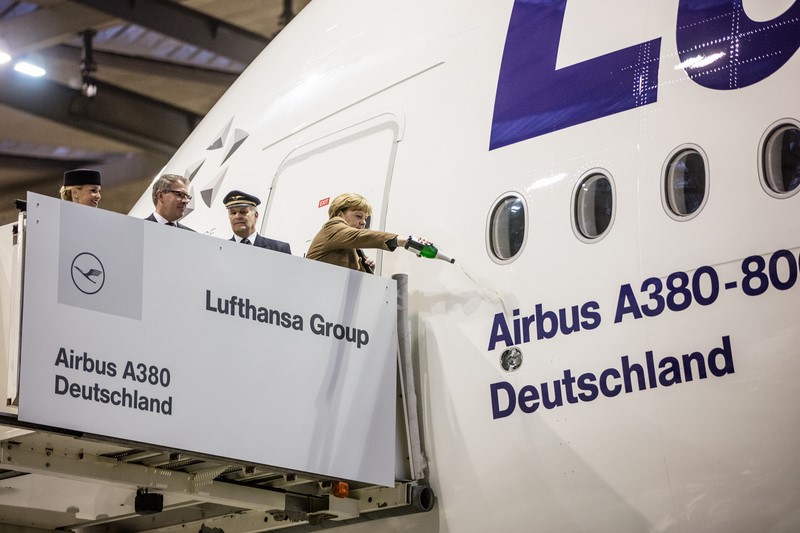 Angela Merkel baptise un A380 de Lufthansa