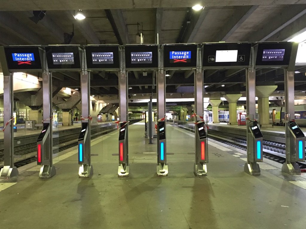 Des portiques pour les TGV gare Montparnasse