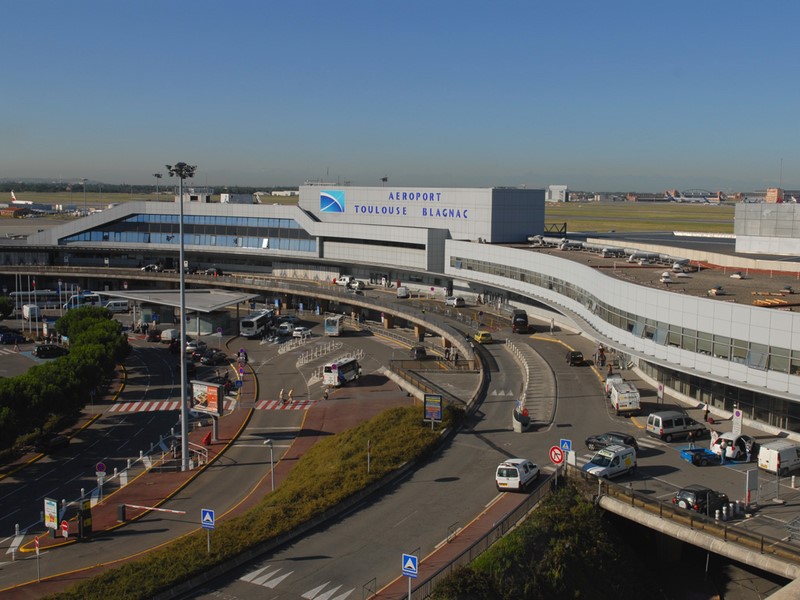 Les taxis sont appelés à bloquer l'aéroport et la gare de Toulouse, ce mardi