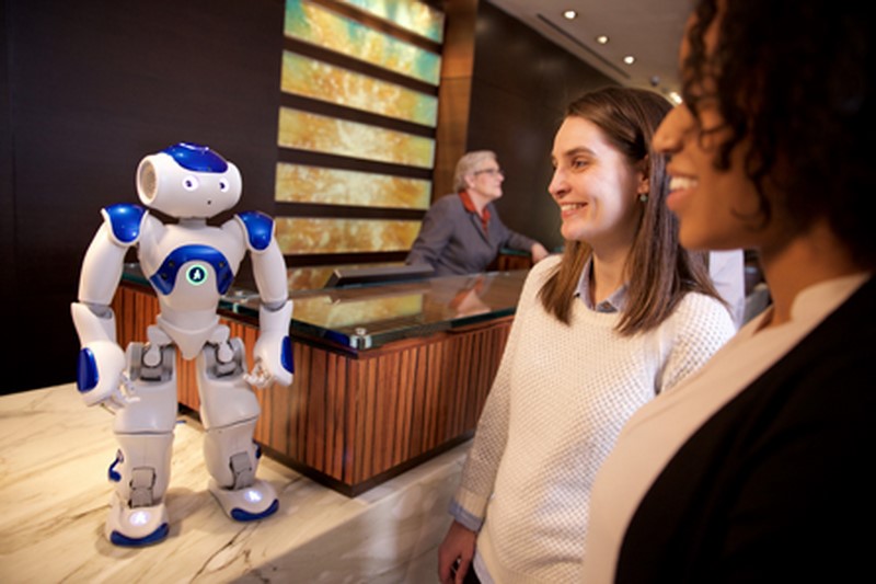 Hilton engage un robot pour accueillir les voyageurs