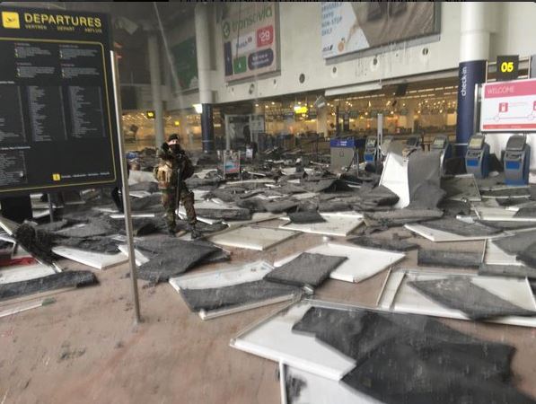 Attaque terroriste dans le métro bruxellois et à l’aéroport de Zaventem qui est fermé (mis à jour)