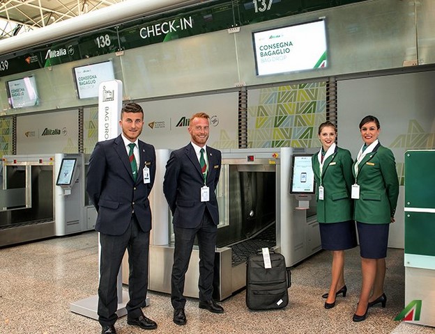 Alitalia installe des kiosques dépose-bagages à Rome Fiumicino