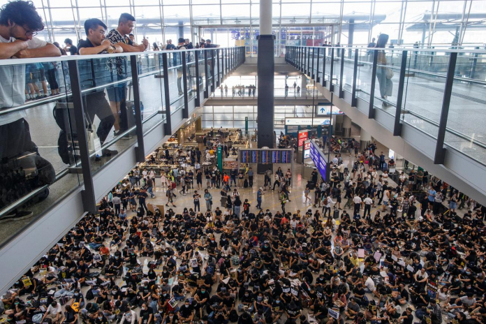 Manifestations à l'aéroport de Hong-Kong