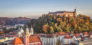 Ljubljana, en attente de compagnie nationale.