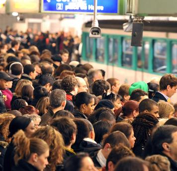 Grèves : un trafic SNCF et RATP toujours très perturbé ce lundi