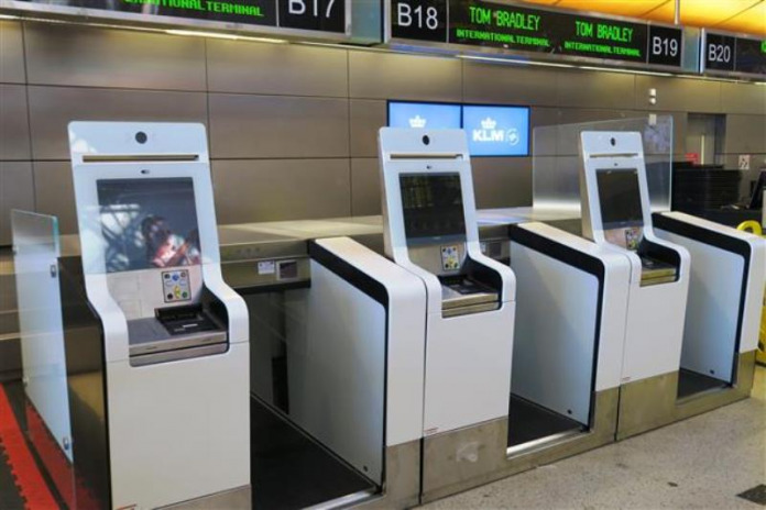 L'aéroport de Los Angeles teste le dépôt des bagages en libre-service