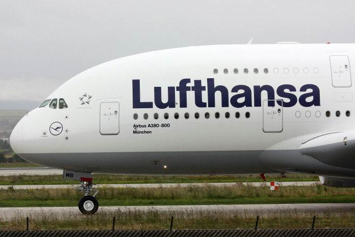 Lufthansa réduit ses vols immobilise toute sa flotte d'A380