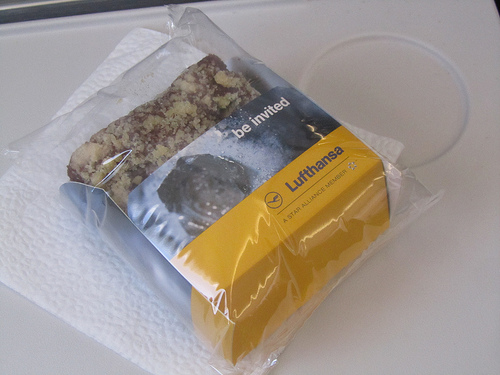 Lufthansa, Swiss et Austrian vont désormais faire payer les snacks gratuits servis à bord