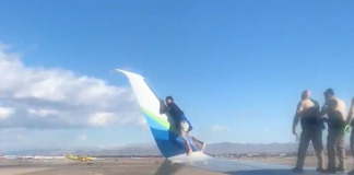 Las Vegas - Un homme tente de voyager sur l'aile d'un avion de ligne (Vidéo)